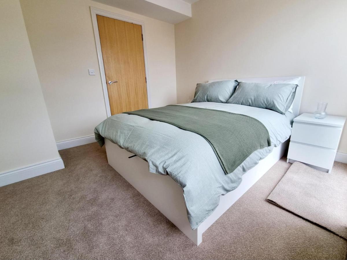 Cityscape Haven: 1 Bedroom Apartment With Terrace And City View Bournemouth Exterior foto